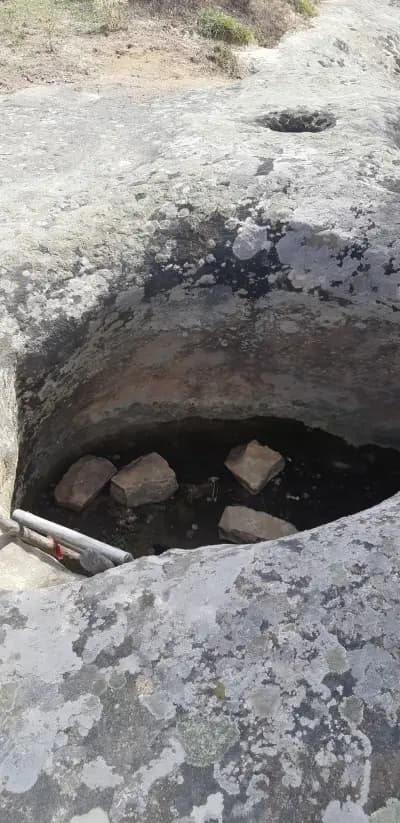 Дупчен камък