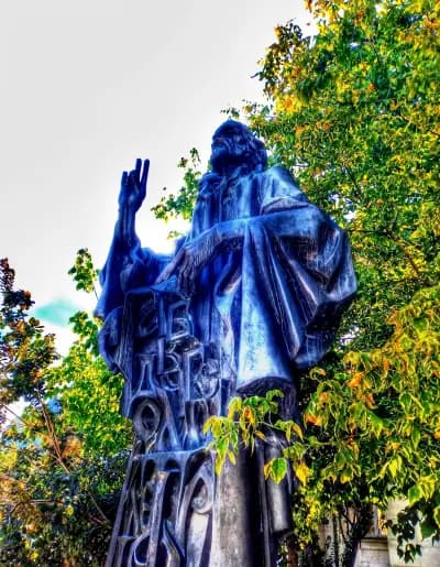 Паметник Кирил и Методий