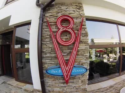 Bar&dinner V8