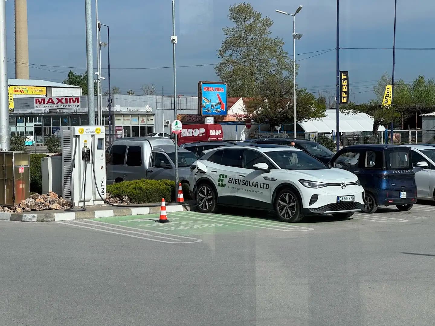 Станция за зареждане Fines