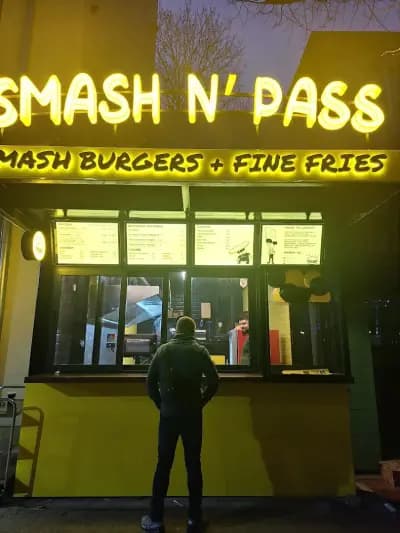 Smash N’ Pass