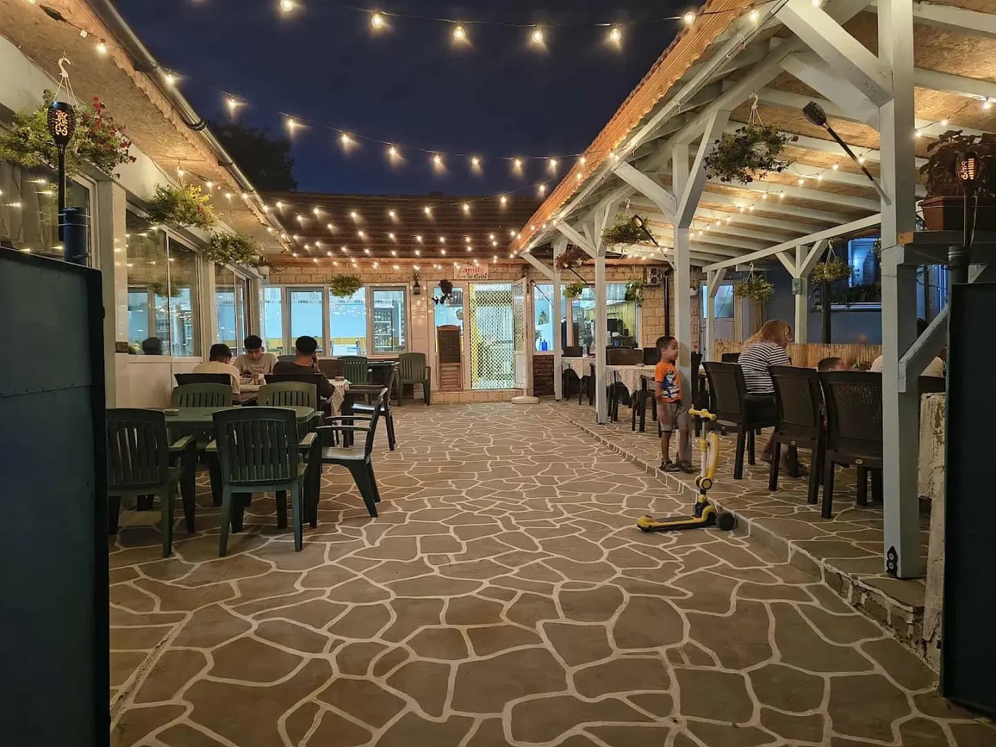 FAMILY BAR & GRILL