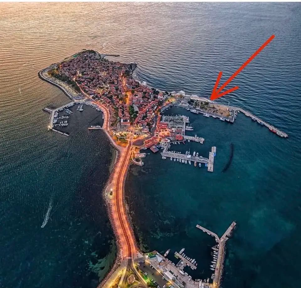 Голям паркинг Морска гара Несебър