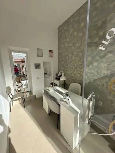 Flo Nail Technician