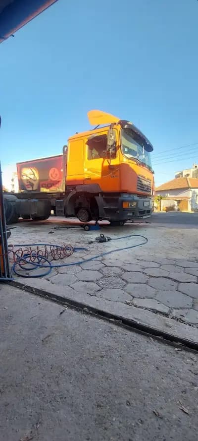 Serviz Пътна Помощ Сервиз за гуми ЕТ ГОГО 90 Мобилен сервиз