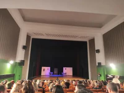 Театър ,,Любомир Кабакчиев"