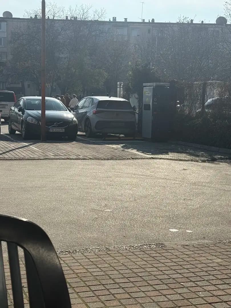 Станция за зареждане Fines Charging