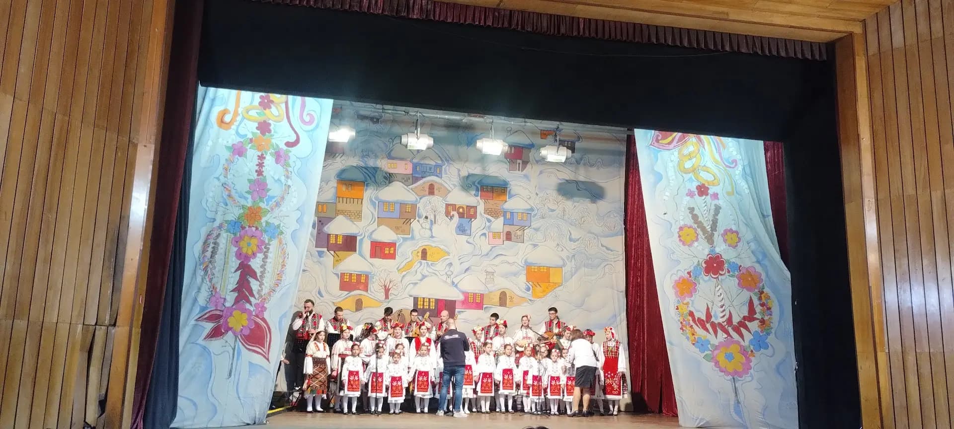 ДЕТСКО- ЮНОШЕСКИ ФОЛКЛОРЕН АНСАМБЪЛ БЪЛГАРЧЕ