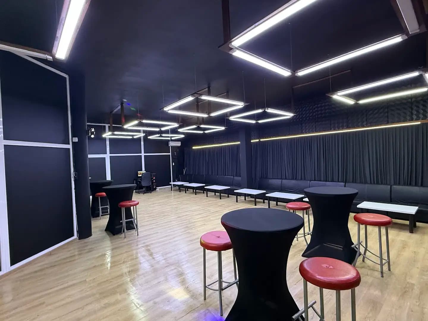 Black&White Event&Party Center - Electric