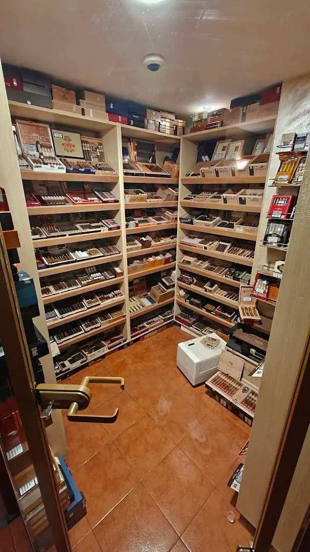 BEST CIGARS Lounge & Shop