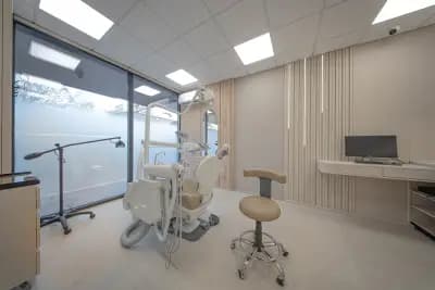 Дентална практика - DENTACARE