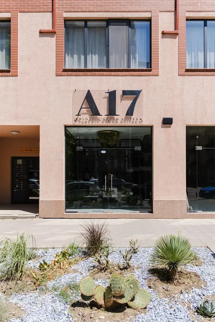 A 17 Luxury Suites
