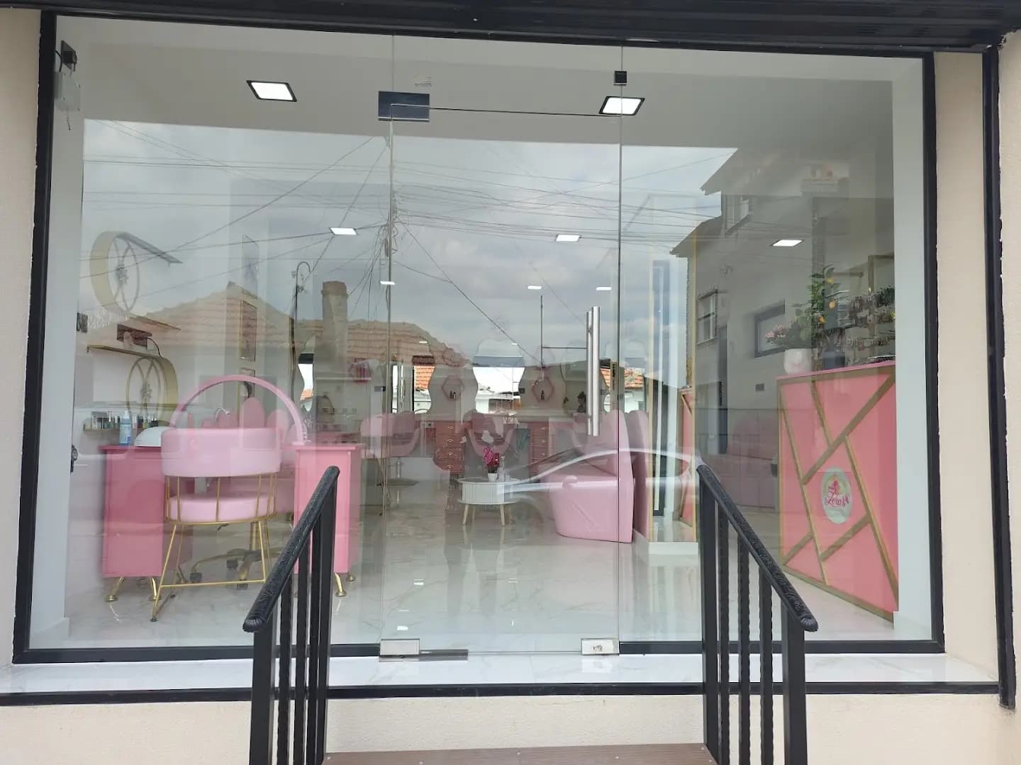 ZERAS BEAUTY CENTER