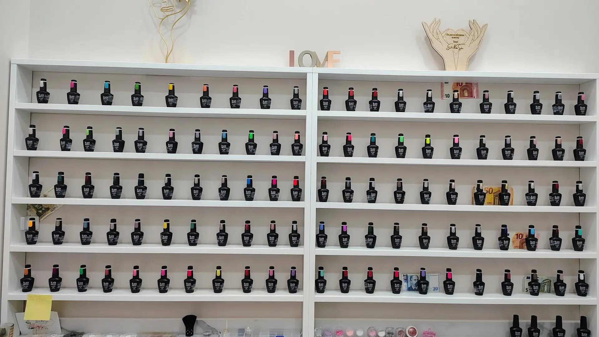 Салон за маникюр и педикюр ELI NAILS SALON