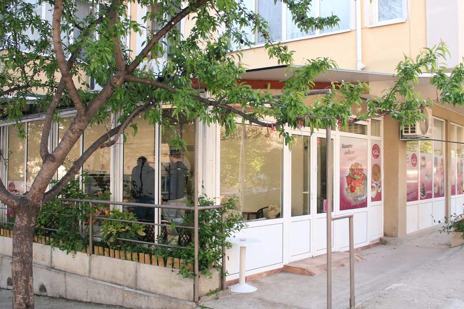 Сладкарска къща "ЮлиНел"