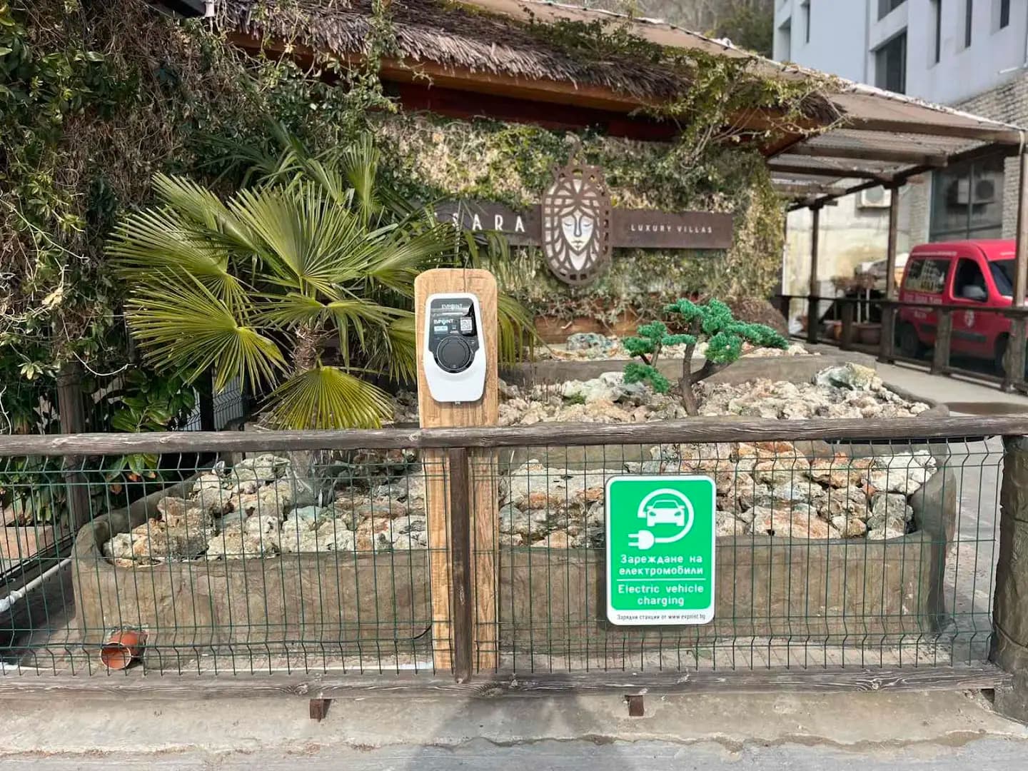 Станция за зареждане EV Point