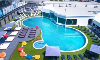 Pulse Beach West Park - басейн в Люлин, София