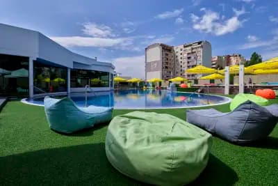 Pulse Beach West Park - басейн в Люлин, София