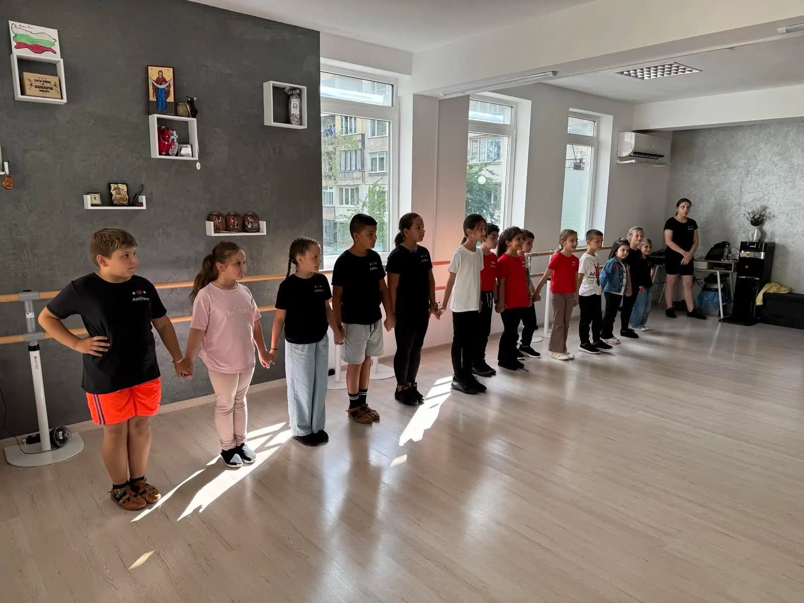 Фолклорна танцова формация Asti Dance и школи по народни танци
