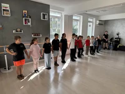 Фолклорна танцова формация Asti Dance и школи по народни танци