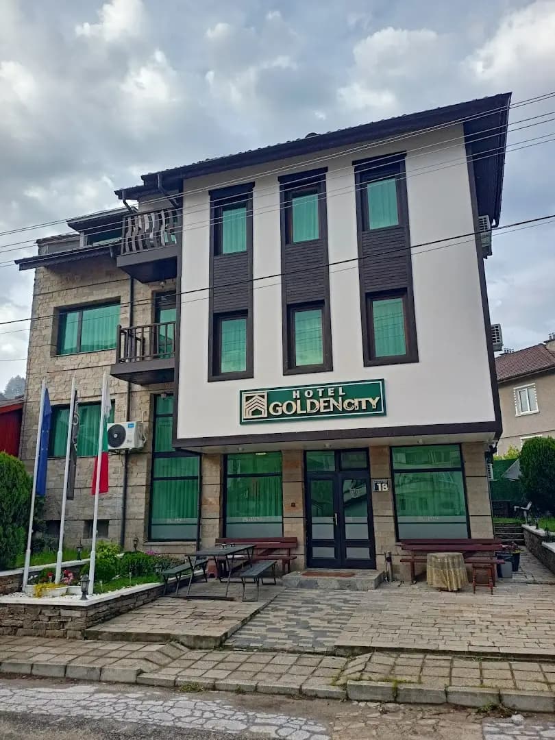 GoldenCity Hotel