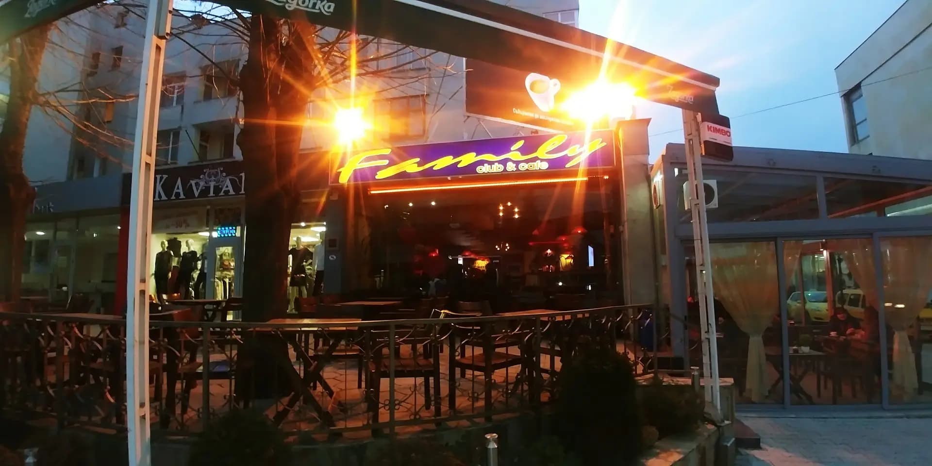Cafe-Club Family