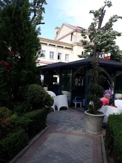 Gardens retro bar&café
