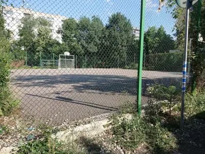 Футболно и баскетболно игрище