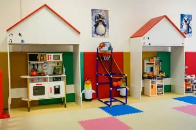 Детски парти център - Huggy Playhouse