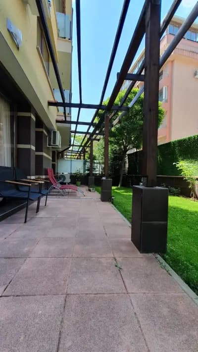 Claire Apartment with Garden