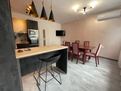 3 BR Apt, Spacious, Near South Park
