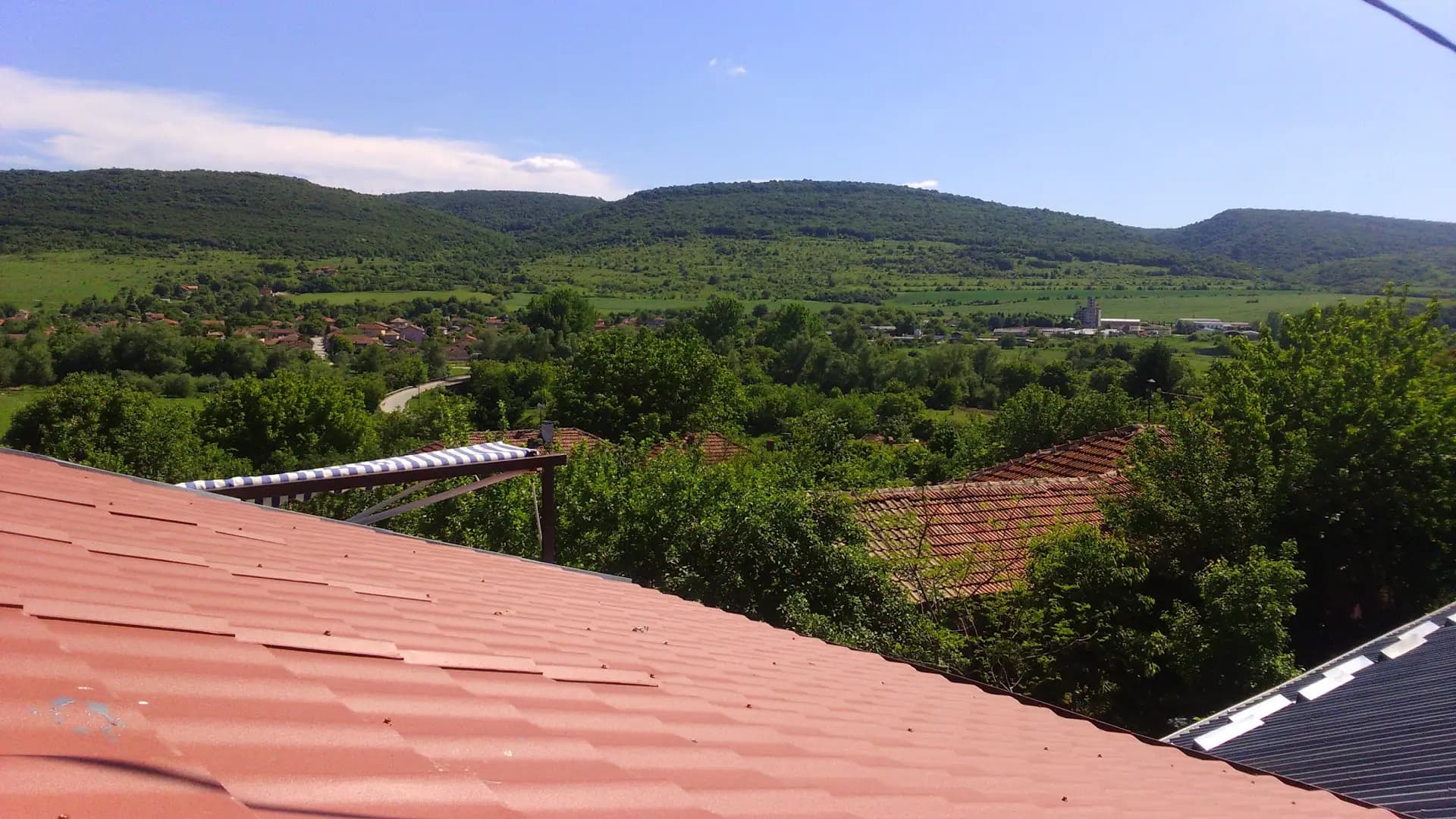 Стадион село Леденик