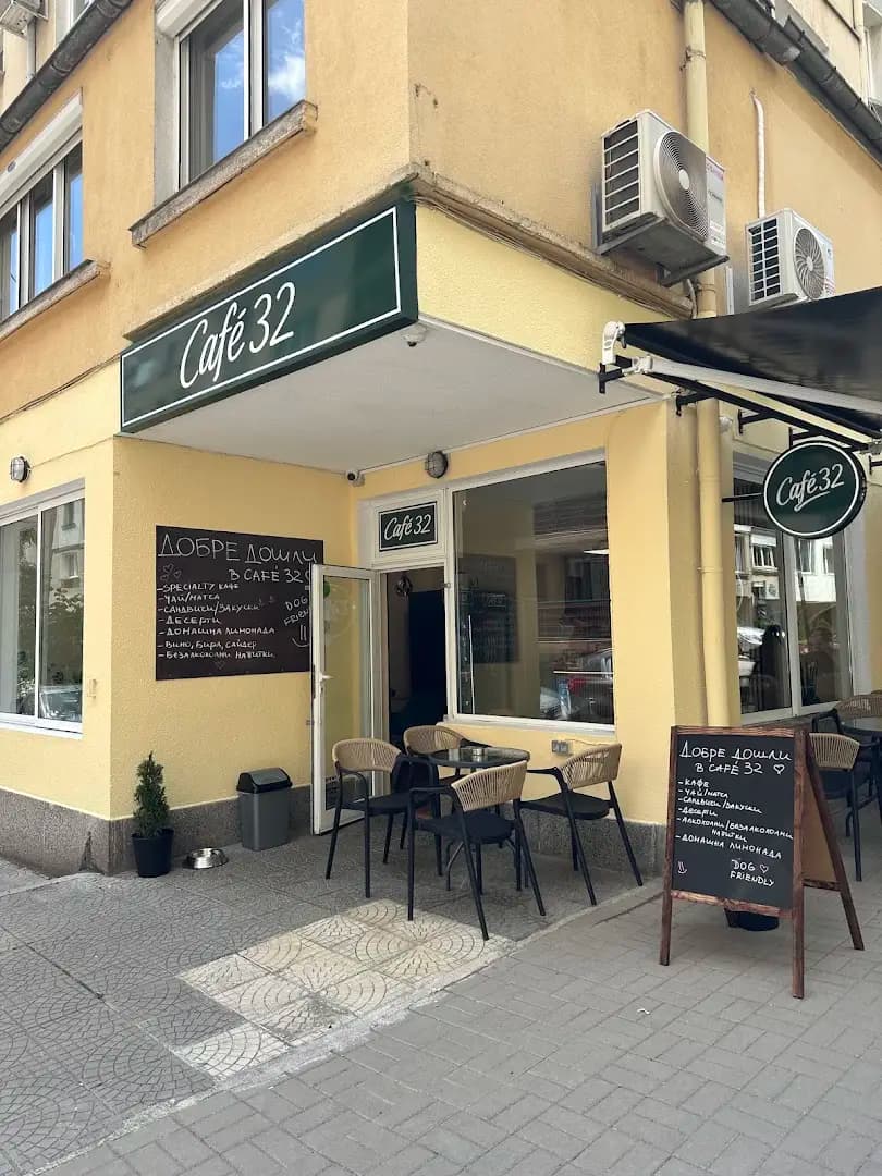 Cafe 32