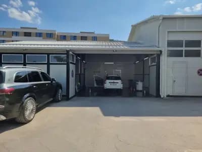 AUTO HOUSE