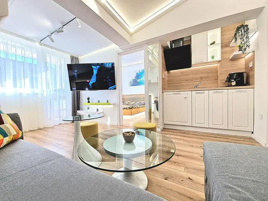 Art Apartment + parking space