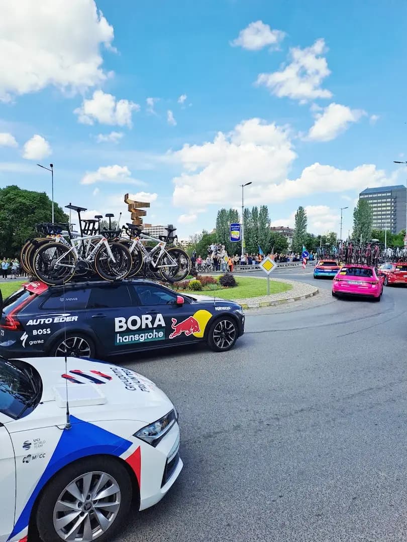 Giro d’Italia statue