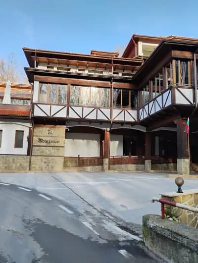 Хотел Боженци