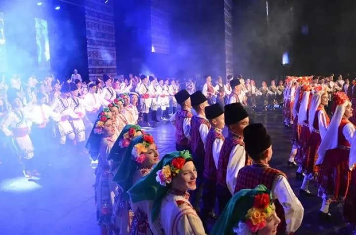 Фолклорен танцов ансамбъл "Мездра"