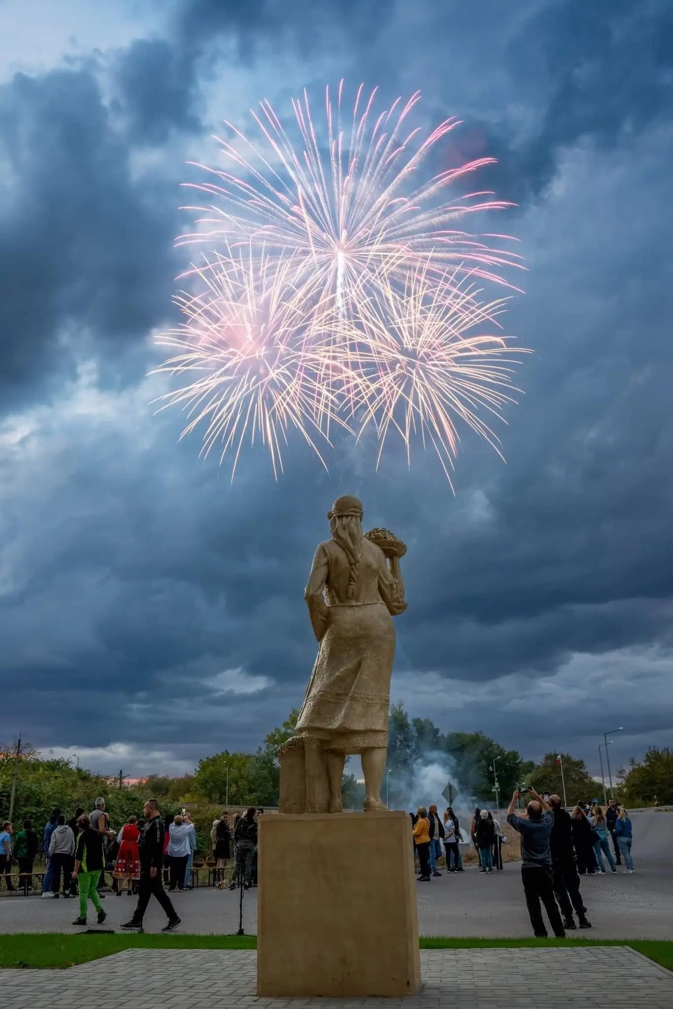 Паметник "Жената на плодородието"