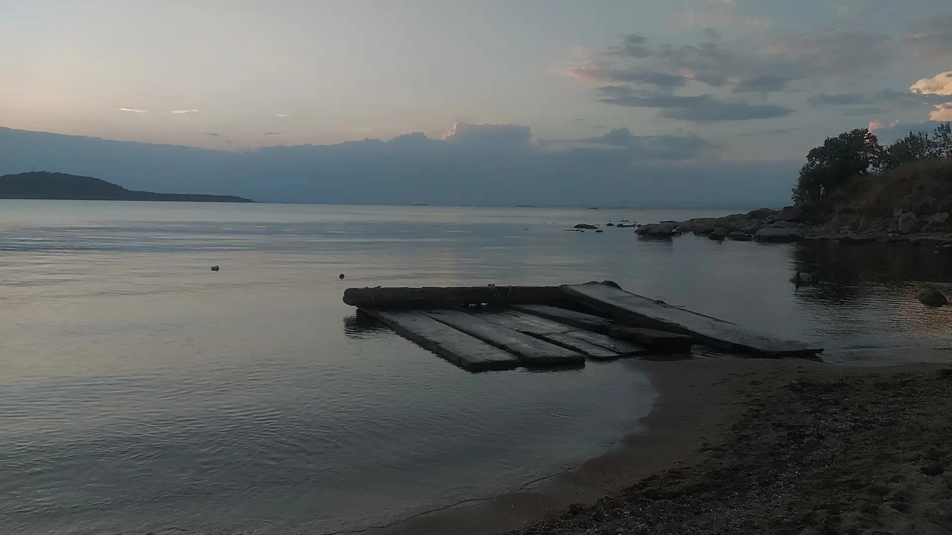 Любен Камък