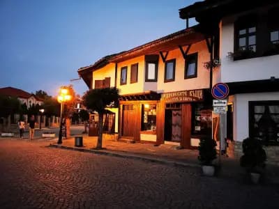 Art-M Gallery & Hotel