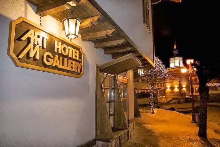 Art-M Gallery & Hotel