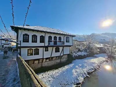 Art-M Gallery & Hotel