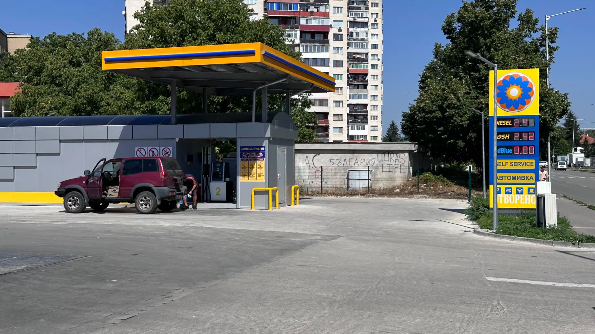 Девон - бензиностанция на самообслужване