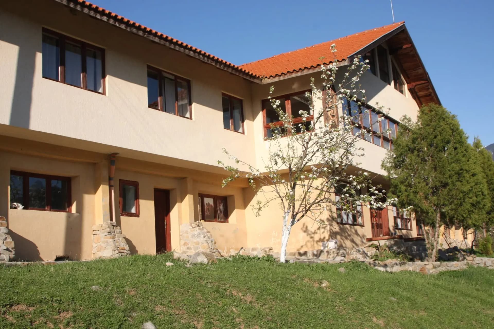 Large Carnivore Education Centre