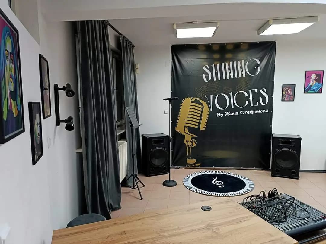 Студио за певци "Shining Voices" гр. Добрич