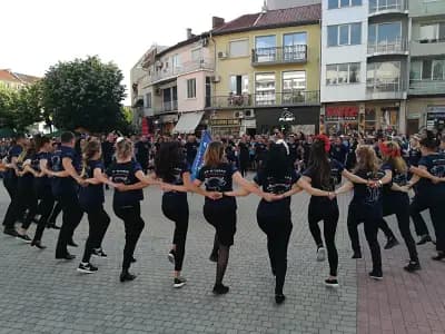 Клуб за български народни танци "От Извора"