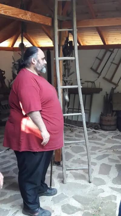 Център за изкуство занаятия и етнография УЧИЛИЩЕТО