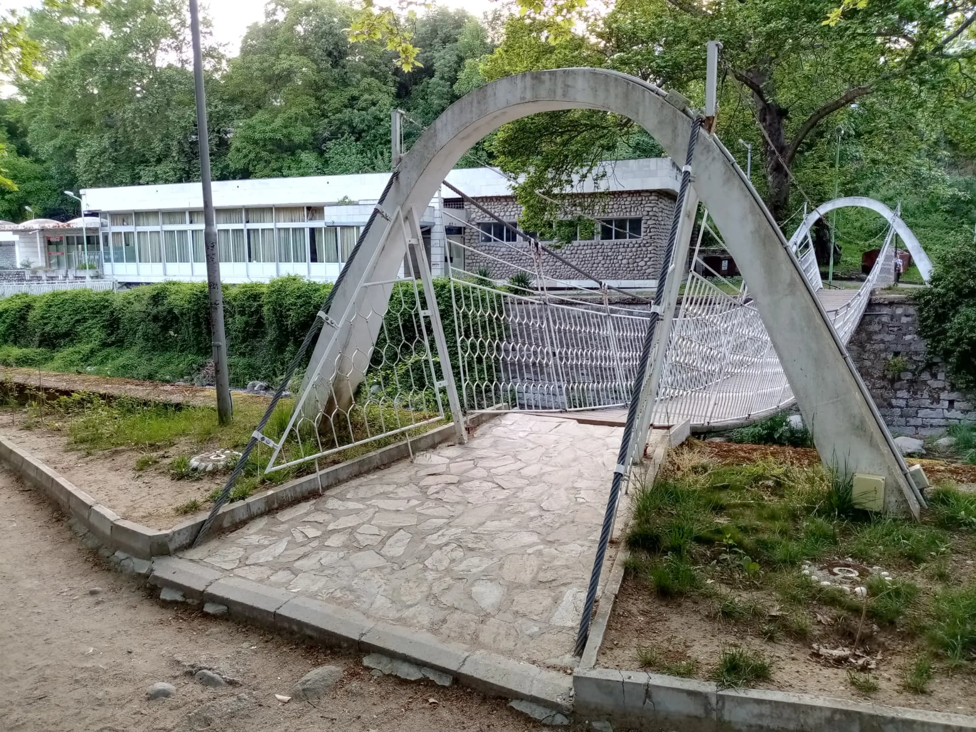 Въжен мост до ресторант "Байкал"