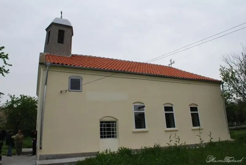 Православна църква „Св. арх. Михаил"